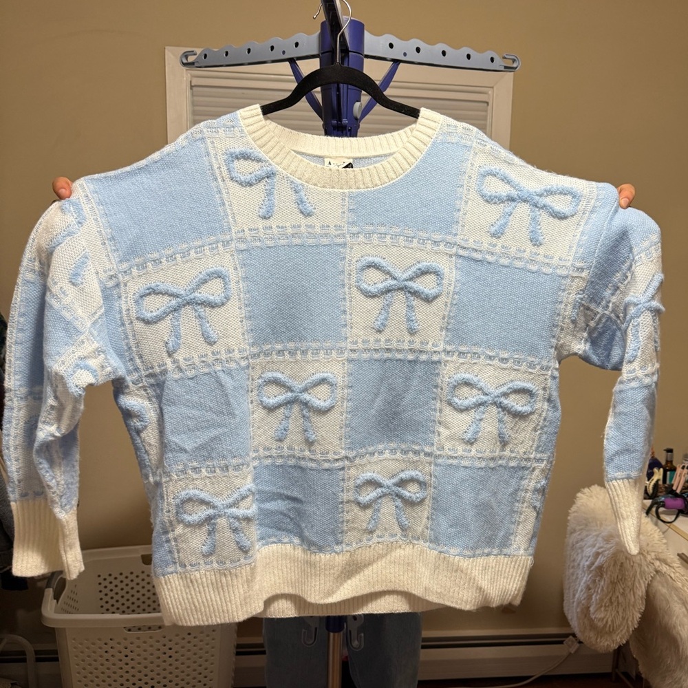 ARULA Light Blue and Cream Bow Knit Crewneck Sweater - Picture 2 of 6